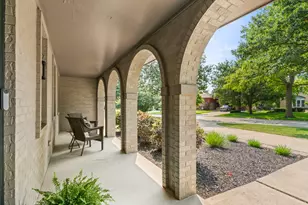 11512 Woodglen Ln, Burr Ridge, IL 60527 - Photo 4