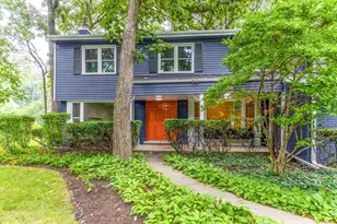 28 Plymouth Ct, Lincolnshire, IL 60069 - Photo 2