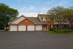 1377 E Evergreen Dr, Palatine, IL 60074 - Photo 2