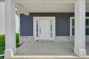 412 Sutton St, Savoy, IL 61874 - Photo 4