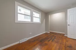 11955 S Prairie Ave, Chicago, IL 60628 - Photo 10