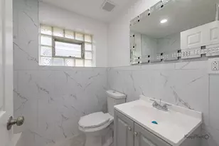 11955 S Prairie Ave, Chicago, IL 60628 - Photo 16