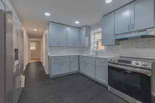 11955 S Prairie Ave, Chicago, IL 60628 - Photo 8