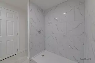 11955 S Prairie Ave, Chicago, IL 60628 - Photo 28