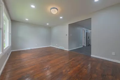 11955 S Prairie Avenue, Chicago, IL 60628 - Photo 4