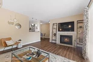 89 Kensington Cir, Wheaton, IL 60189 - Photo 10