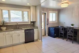 980 W Grant Dr, Des Plaines, IL 60016 - Photo 10
