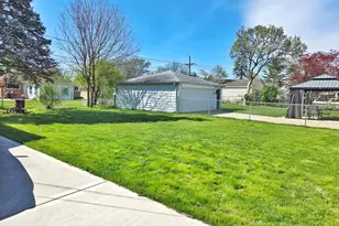 980 W Grant Dr, Des Plaines, IL 60016 - Photo 22