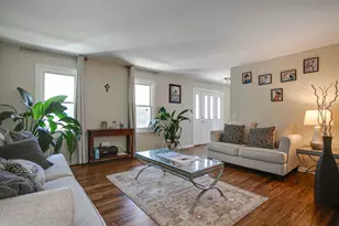 1636 Green River Dr, Schaumburg, IL 60194 - Photo 4