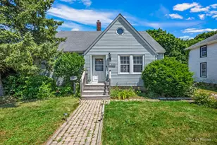 325 Putnam Ave, Woodstock, IL 60098 - Photo 1