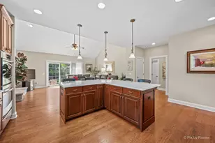 2697 Nicole Cir, Aurora, IL 60502 - Photo 8