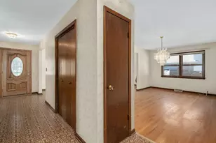 1642 Clemens Rd, Darien, IL 60561 - Photo 8