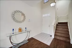 439 Bay Tree Cir, Vernon Hills, IL 60061 - Photo 2