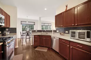 439 Bay Tree Cir, Vernon Hills, IL 60061 - Photo 8