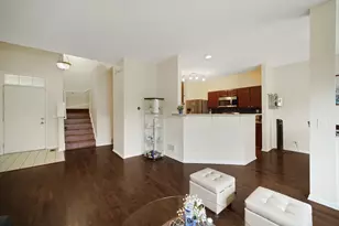 439 Bay Tree Cir, Vernon Hills, IL 60061 - Photo 4