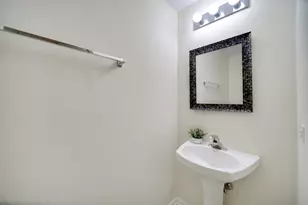439 Bay Tree Cir, Vernon Hills, IL 60061 - Photo 14