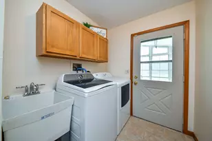 6N584 Juniper Ct, Saint Charles, IL 60175 - Photo 8