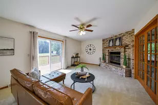 6N584 Juniper Ct, Saint Charles, IL 60175 - Photo 2