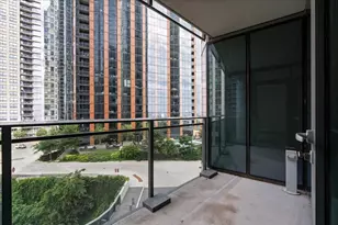 211 N Harbor Dr, Chicago, IL 60601 - Photo 16