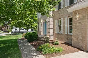 1239 Yorkshire Dr S, Sycamore, IL 60178 - Photo 4