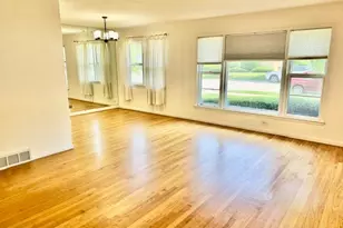 617 Lavergne Ave, Wilmette, IL 60091 - Photo 2