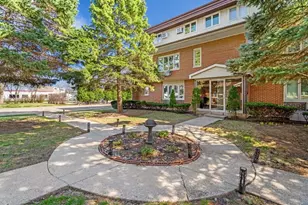 816 W St James St, Arlington Heights, IL 60005 - Photo 1