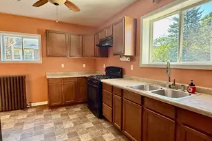 437 10th Pl, Lasalle, IL 61301 - Photo 6