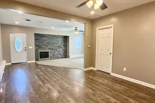437 10th Pl, Lasalle, IL 61301 - Photo 2