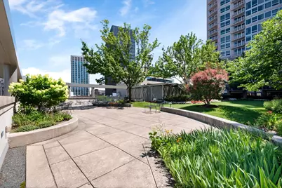 807 Davis Street #2212, Evanston, IL 60201 - Photo 32