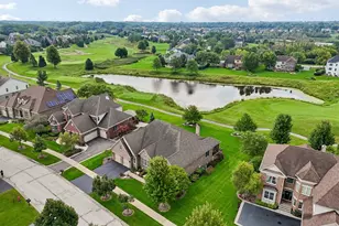 14 Championship Pkwy, Hawthorn Woods, IL 60047 - Photo 2