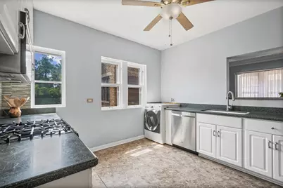 906 Oakton Street #2, Evanston, IL 60202 - Photo 14