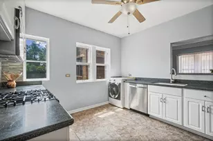 906 Oakton St, Evanston, IL 60202 - Photo 14