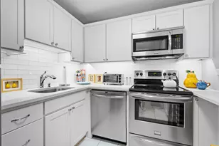1555 N Sandburg Terrace, Chicago, IL 60610 - Photo 2