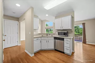 1058 E Danbury Dr, Cary, IL 60013 - Photo 14