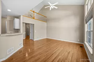 1058 E Danbury Dr, Cary, IL 60013 - Photo 10