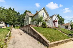 649 Wellington Ave, Elgin, IL 60120 - Photo 2