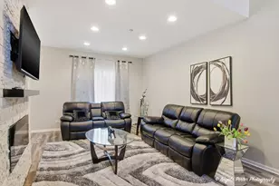 6044 Canterbury Ln, Hoffman Estates, IL 60192 - Photo 6