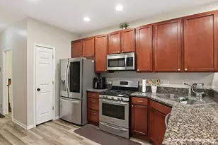 6044 Canterbury Ln, Hoffman Estates, IL 60192 - Photo 10
