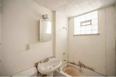 1427 E 66th Place, Chicago, IL 60637 - Photo 6