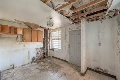 1427 E 66th Place, Chicago, IL 60637 - Photo 8