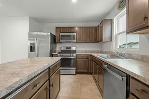 211 Buckeye St, Waterman, IL 60556 - Photo 8