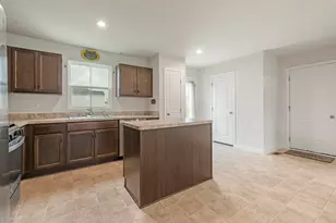 211 Buckeye St, Waterman, IL 60556 - Photo 6