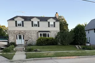 915 Julien St, Belvidere, IL 61008 - Photo 1