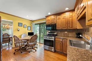 597 Piccadilly Ln, Bolingbrook, IL 60440 - Photo 8