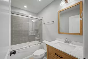 555 N Springfield Ave, Chicago, IL 60624 - Photo 22