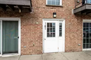 147 W Elk Trail, Carol Stream, IL 60188 - Photo 2