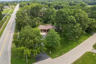 7 Timber Creek Dr, Yorkville, IL 60560 - Photo 2