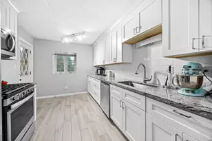 10511 S Roberts Rd, Palos Hills, IL 60465 - Photo 2