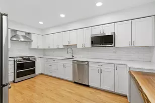 1310 Maple Ave, Evanston, IL 60201 - Photo 2