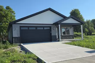 406 E Butler Ave, Grant Park, IL 60940 - Photo 2